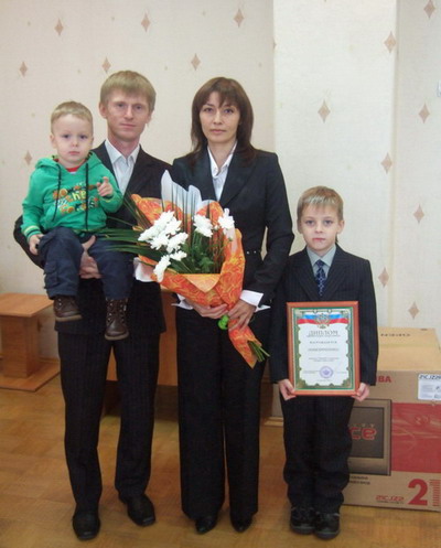 17:40 Победитель городского конкурса «Семья года» - семья Кирилловых принимала поздравления